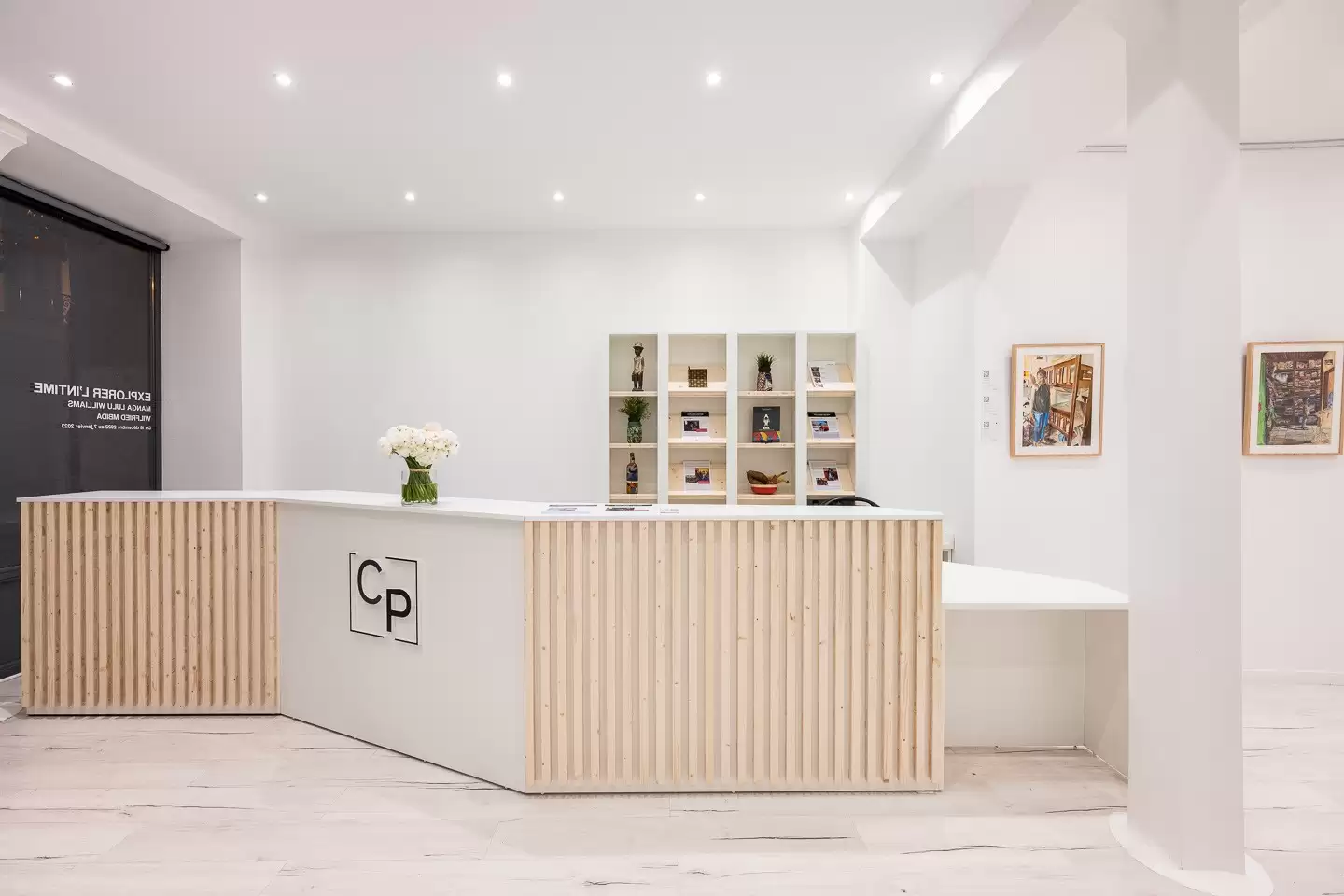 Réalisation d'un desk d'accueil pour la Galerie d'Art CP ART à Paris